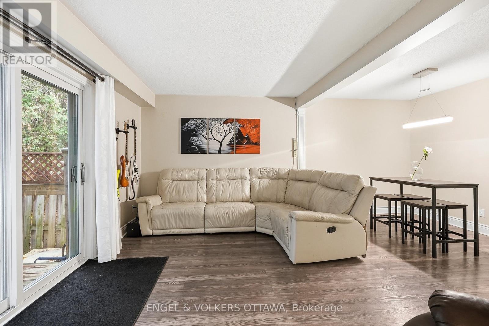 20 - 80 Mcdermot Court, Ottawa, Ontario  K2L 3V1 - Photo 4 - X12594204