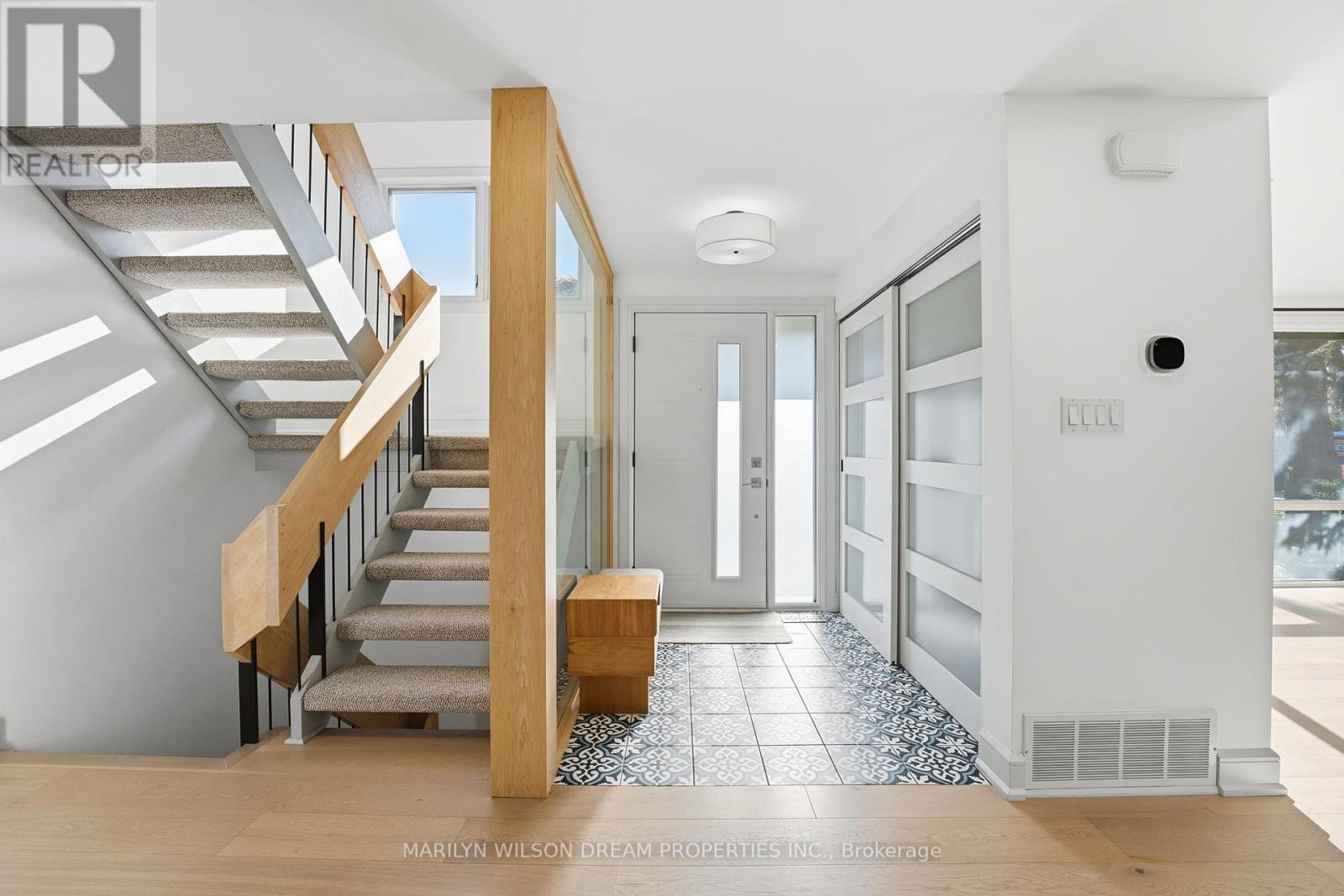 33 Commanche Drive, Ottawa, Ontario  K2E 6E8 - Photo 6 - X12594280