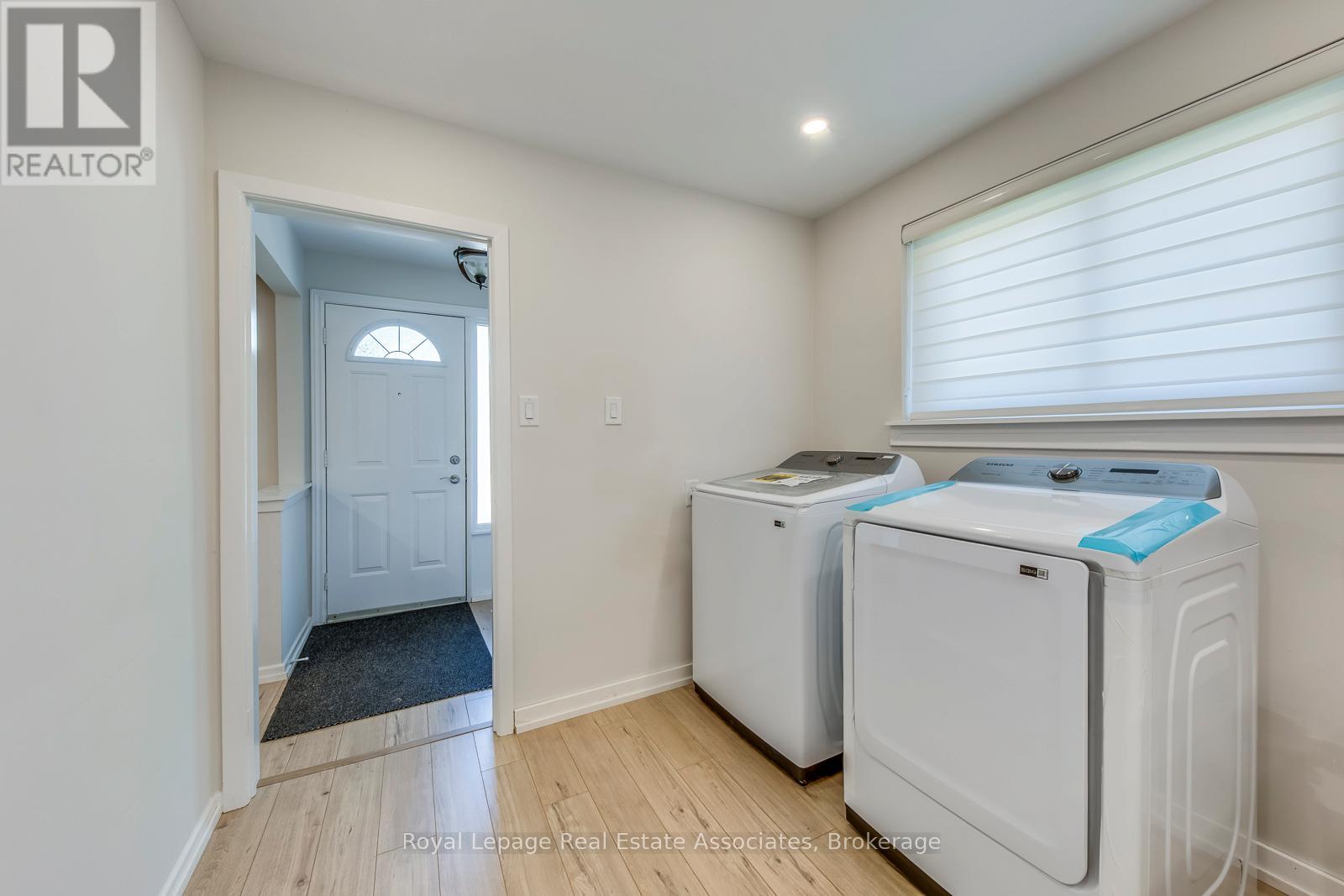 Upper - 1867 Sandgate Crescent, Mississauga, Ontario  L5J 2E7 - Photo 13 - W12363558