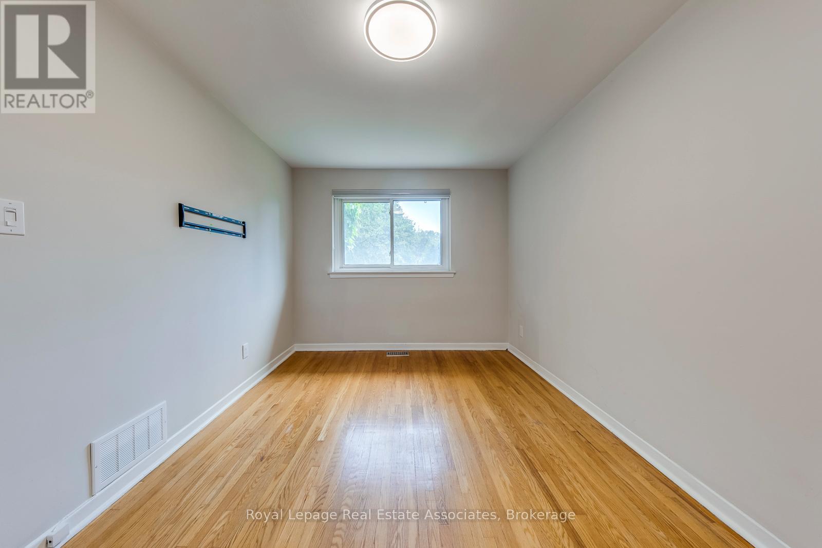 Upper - 1867 Sandgate Crescent, Mississauga, Ontario  L5J 2E7 - Photo 22 - W12363558