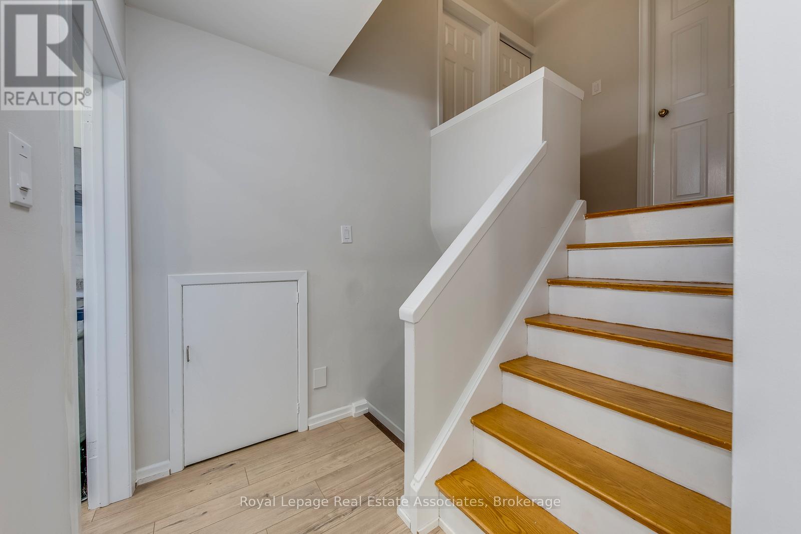 Upper - 1867 Sandgate Crescent, Mississauga, Ontario  L5J 2E7 - Photo 21 - W12363558