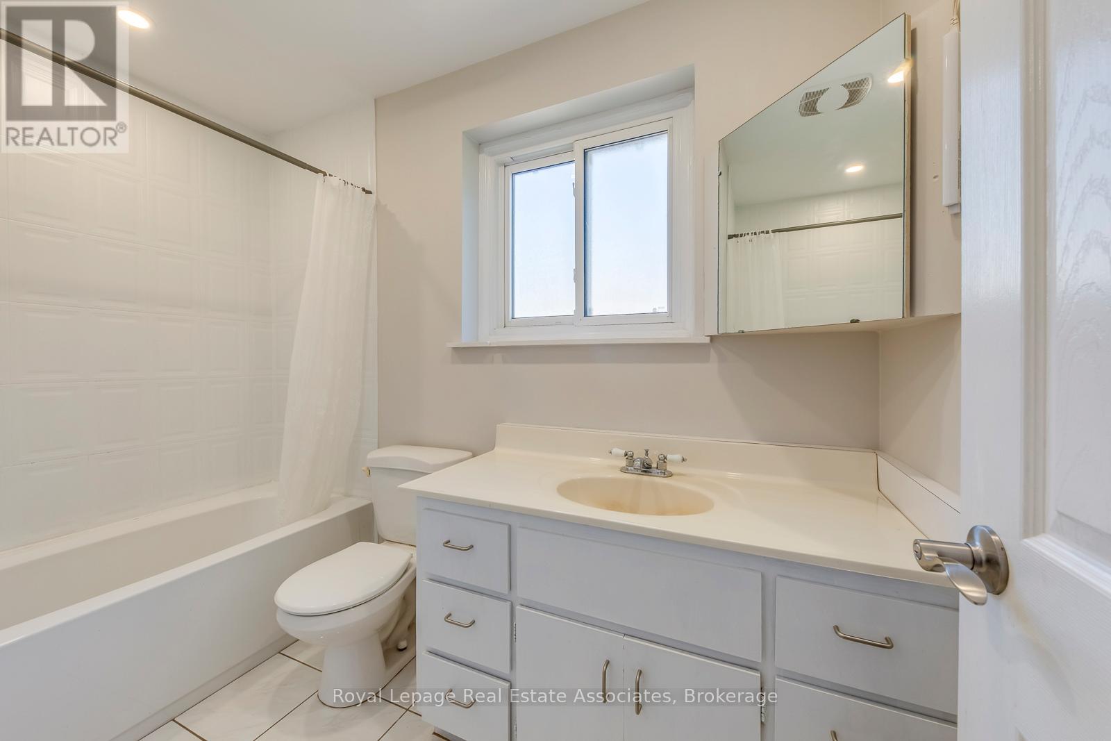 Upper - 1867 Sandgate Crescent, Mississauga, Ontario  L5J 2E7 - Photo 26 - W12363558