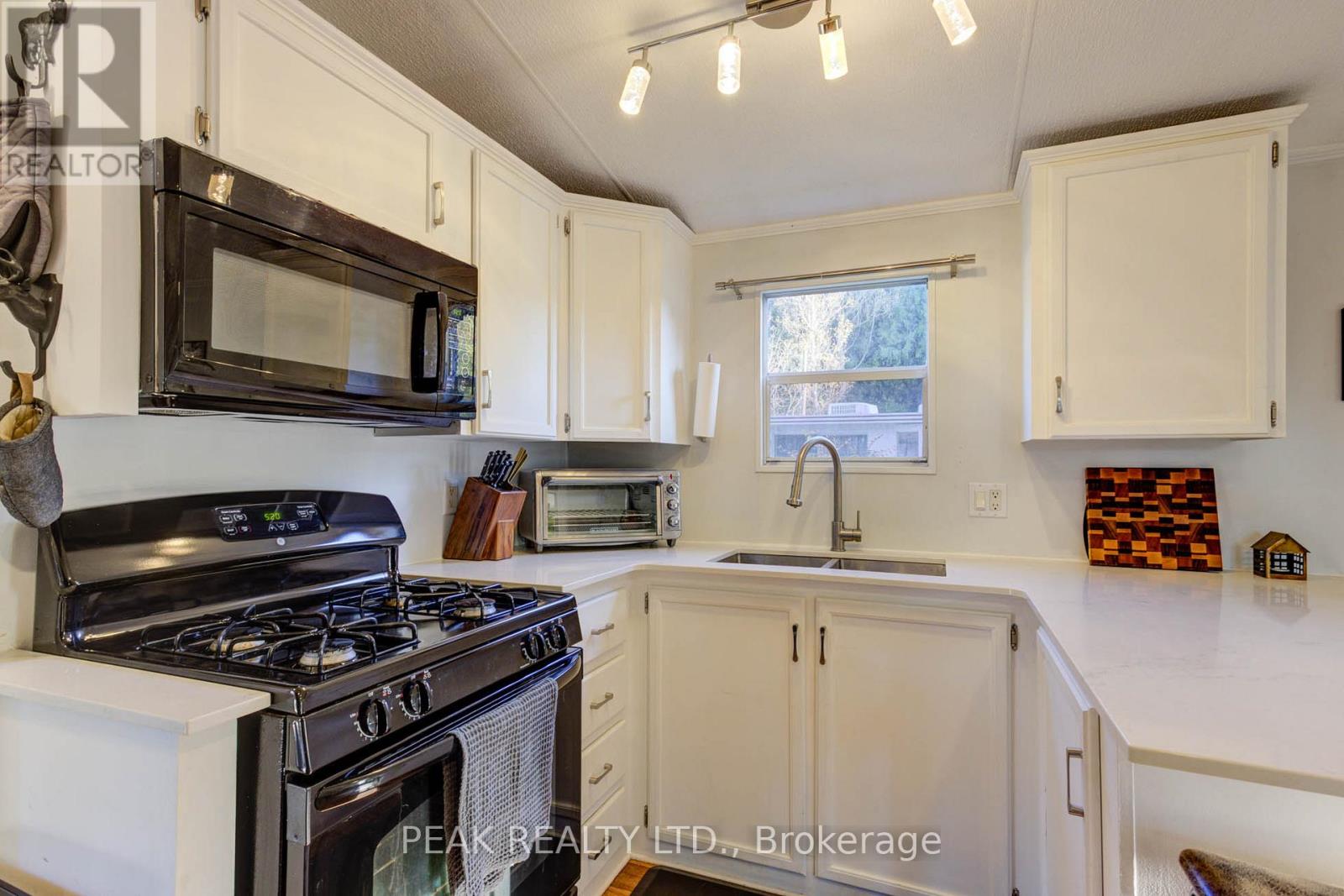 153 - 580 Beaver Creek Road, Waterloo, Ontario  N2J 3Z4 - Photo 13 - X12500976