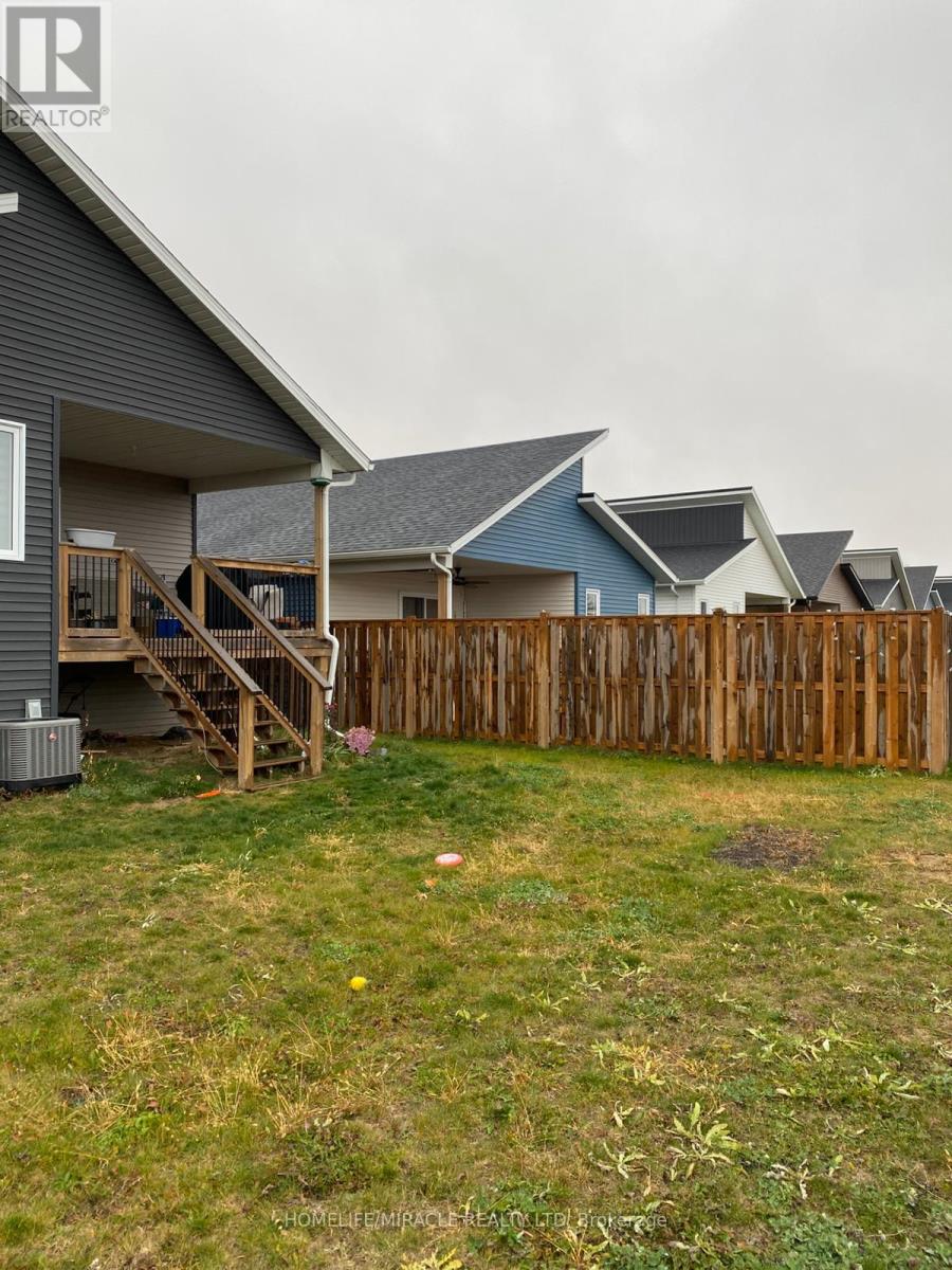 223 Manning Drive, Chatham-Kent, Ontario  N7M 0S5 - Photo 3 - X12593966