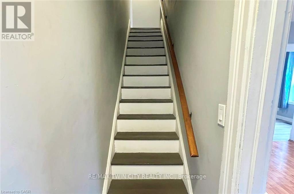 33 Bute Street, North Dumfries, Ontario  N0B 1E0 - Photo 11 - X12594022