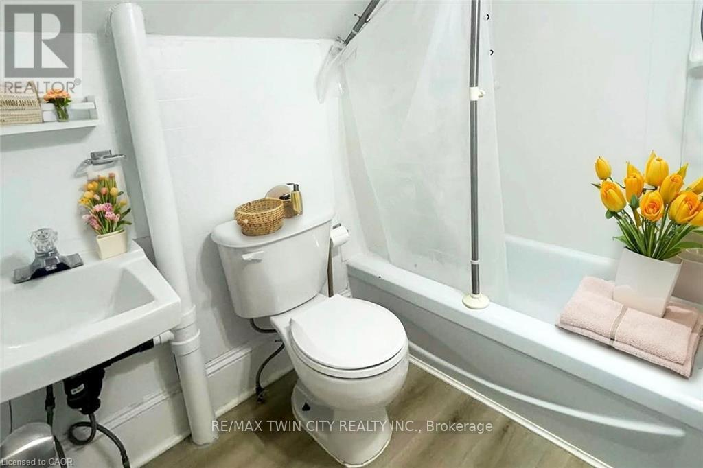 33 Bute Street, North Dumfries, Ontario  N0B 1E0 - Photo 14 - X12594022