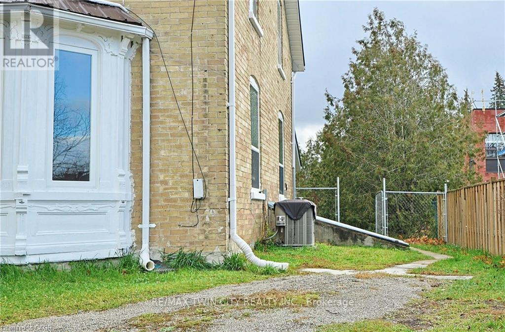 33 Bute Street, North Dumfries, Ontario  N0B 1E0 - Photo 17 - X12594022