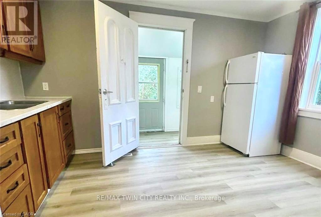 33 Bute Street, North Dumfries, Ontario  N0B 1E0 - Photo 3 - X12594022