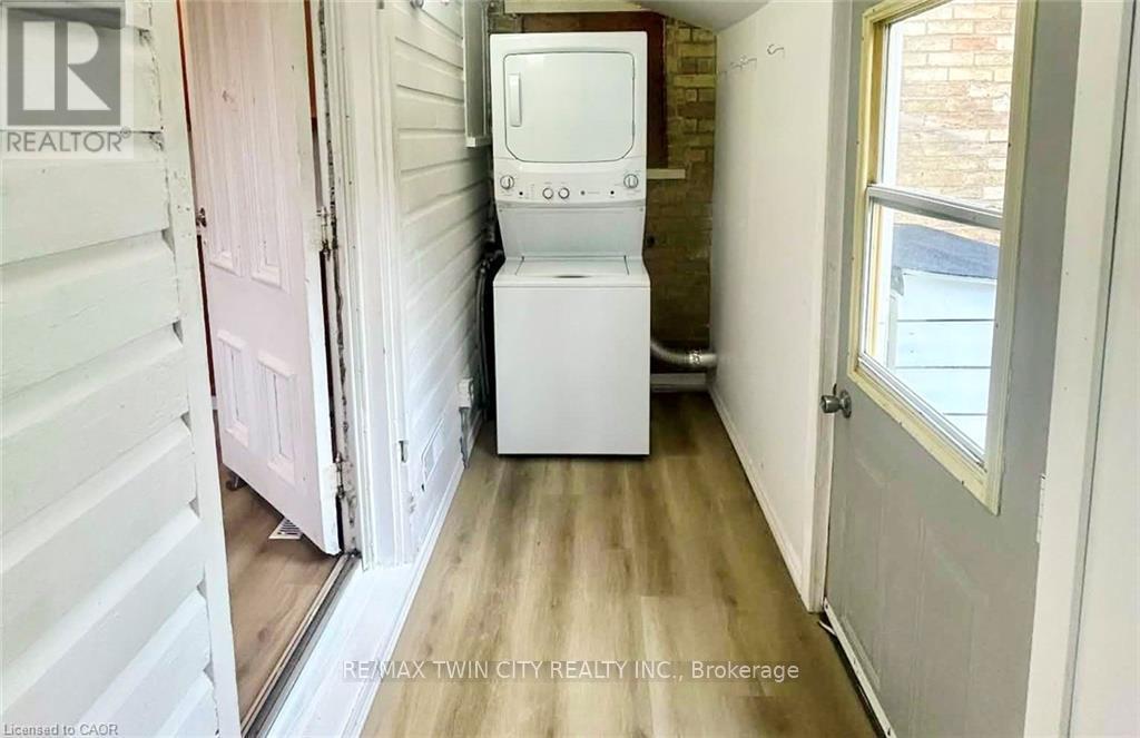 33 Bute Street, North Dumfries, Ontario  N0B 1E0 - Photo 4 - X12594022