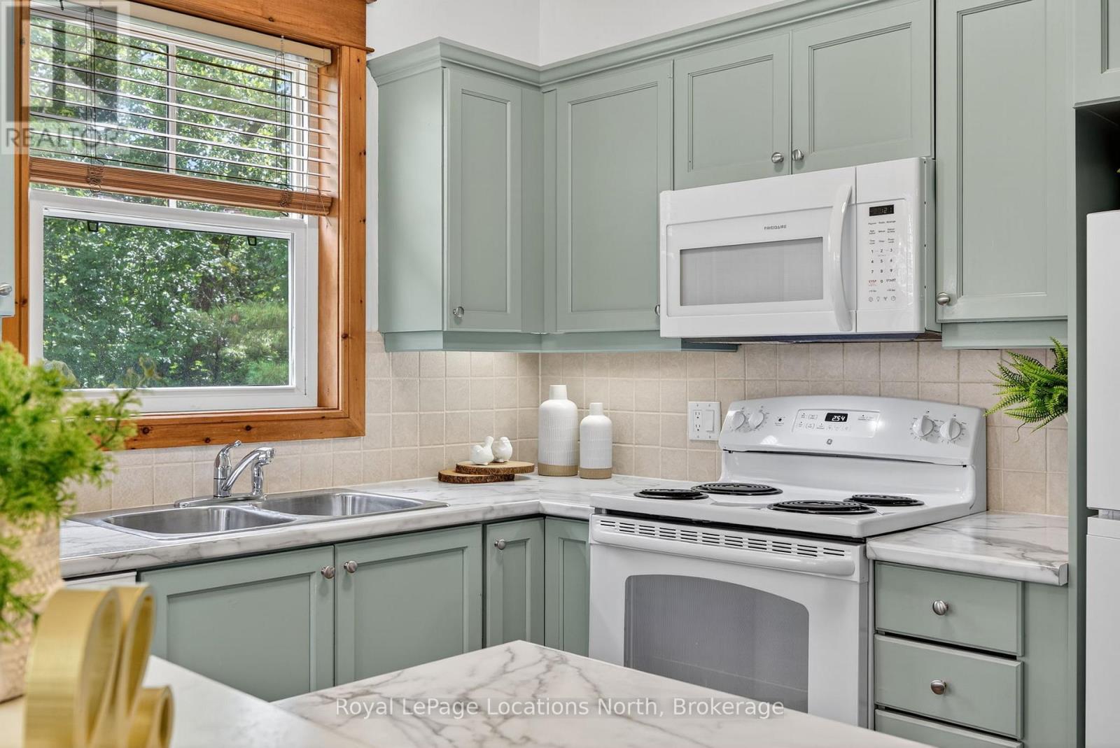 121 - 170 Snowbridge Way, Blue Mountains, Ontario  L9Y 0V1 - Photo 12 - X12594084