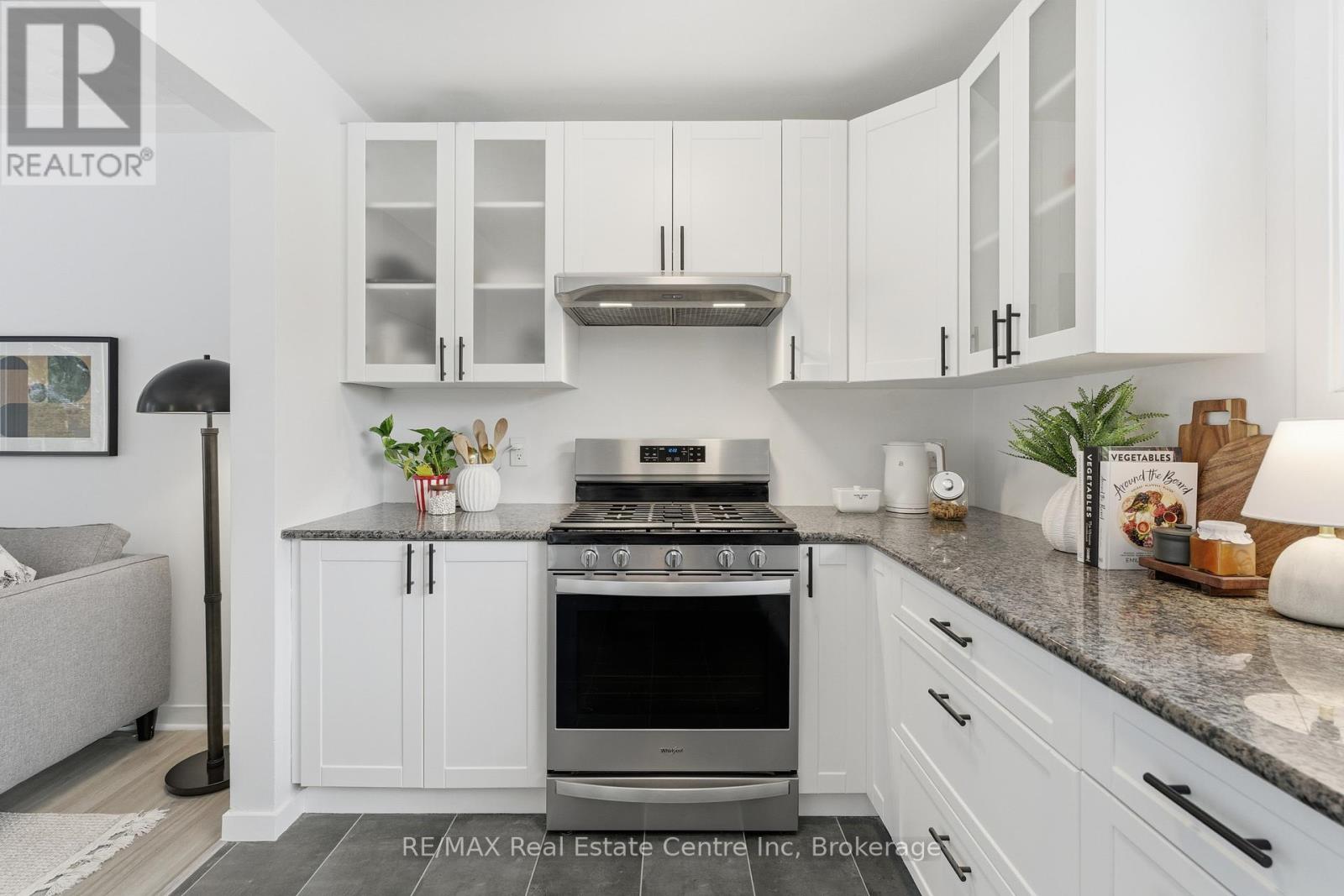 65 Sunnylea Crescent, Guelph, Ontario  N1E 1W3 - Photo 22 - X12594242