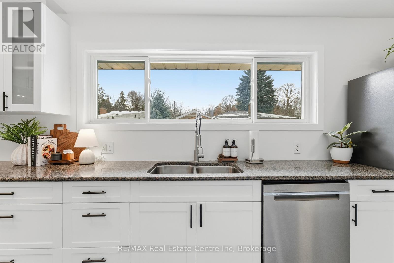 65 Sunnylea Crescent, Guelph, Ontario  N1E 1W3 - Photo 23 - X12594242