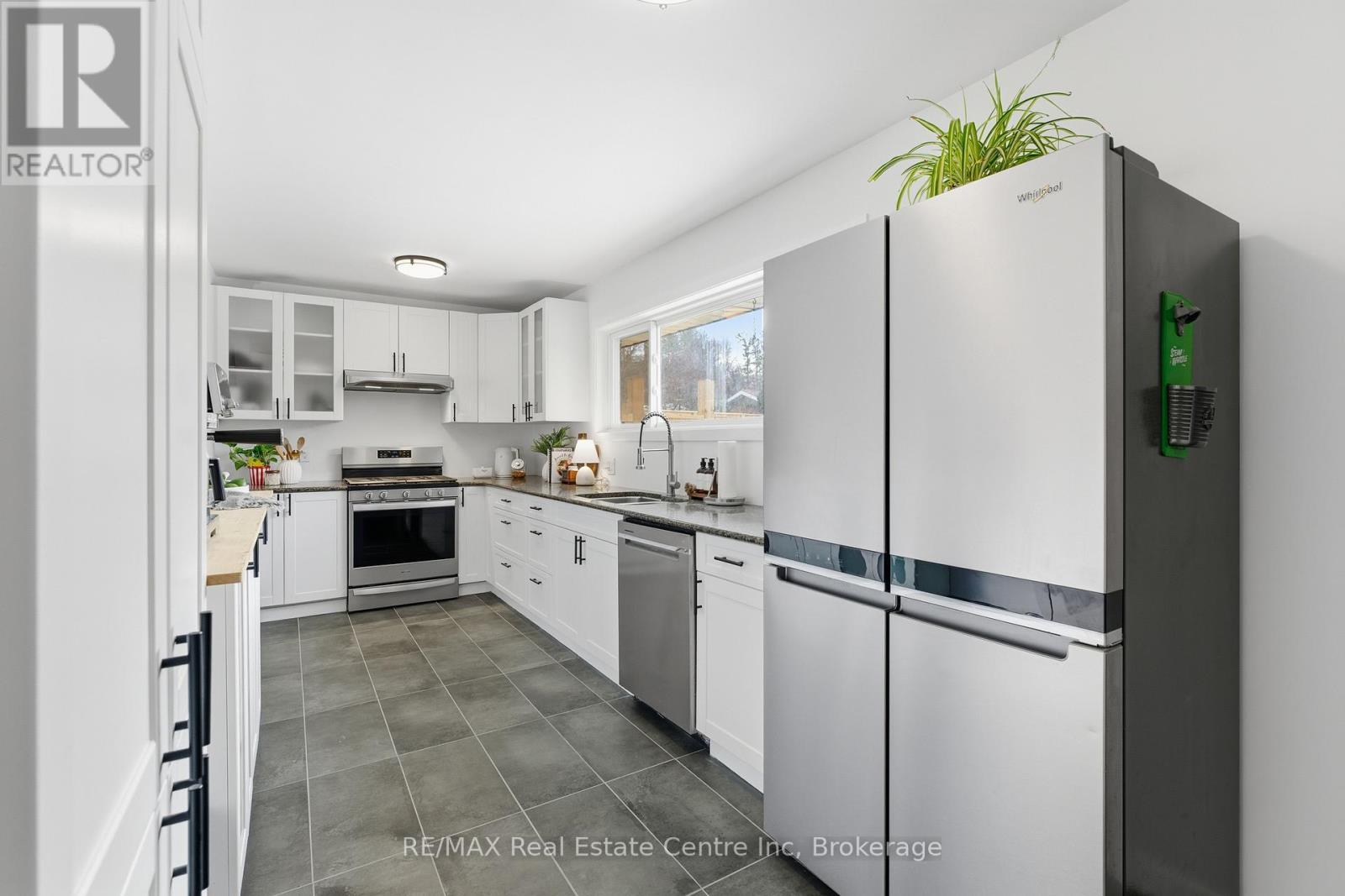 65 Sunnylea Crescent, Guelph, Ontario  N1E 1W3 - Photo 25 - X12594242