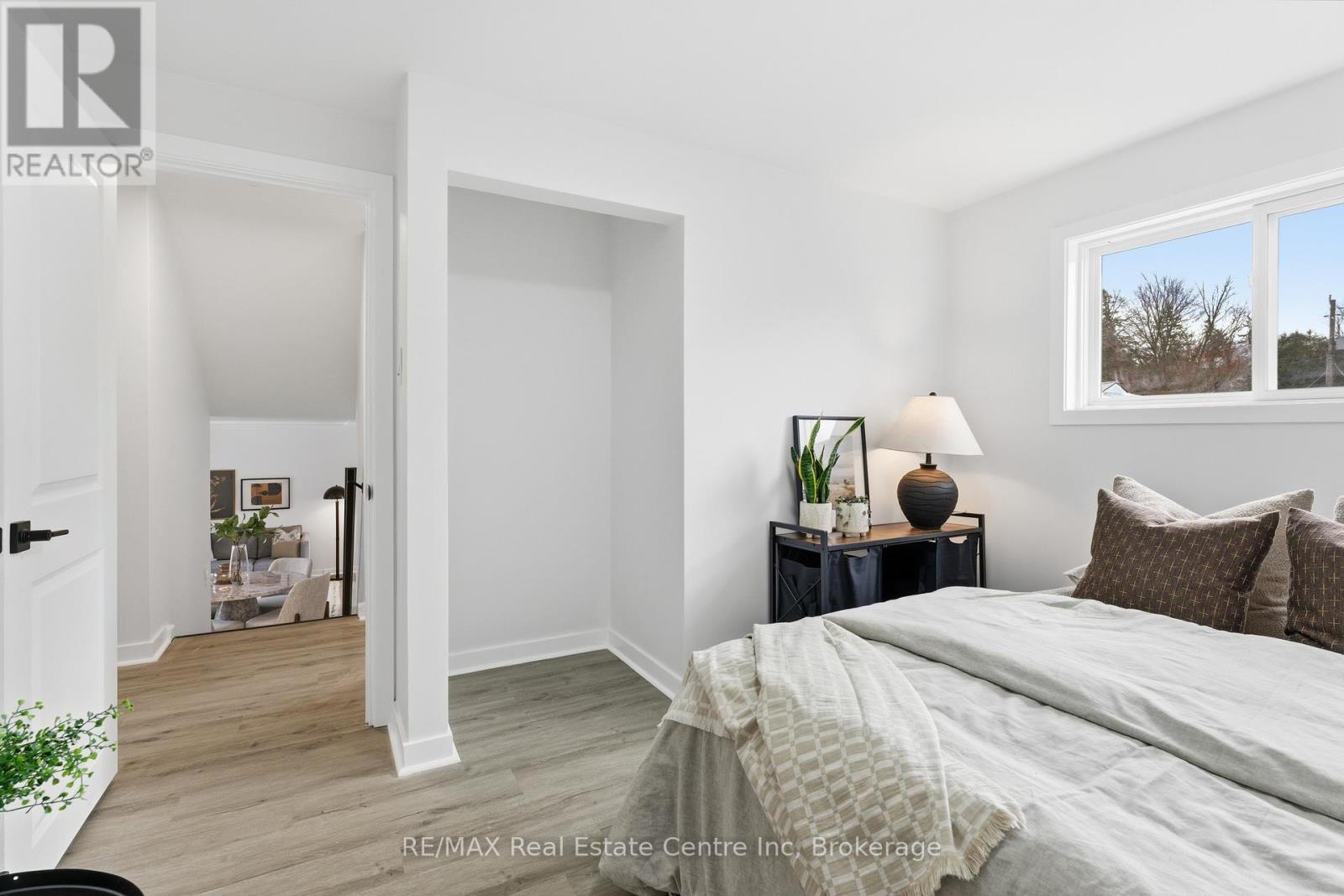 65 Sunnylea Crescent, Guelph, Ontario  N1E 1W3 - Photo 32 - X12594242