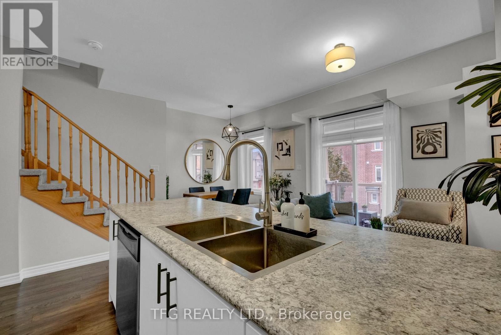 249 - 1730 Grenwich Glen, Pickering, Ontario  L1X 0E4 - Photo 6 - E12555068