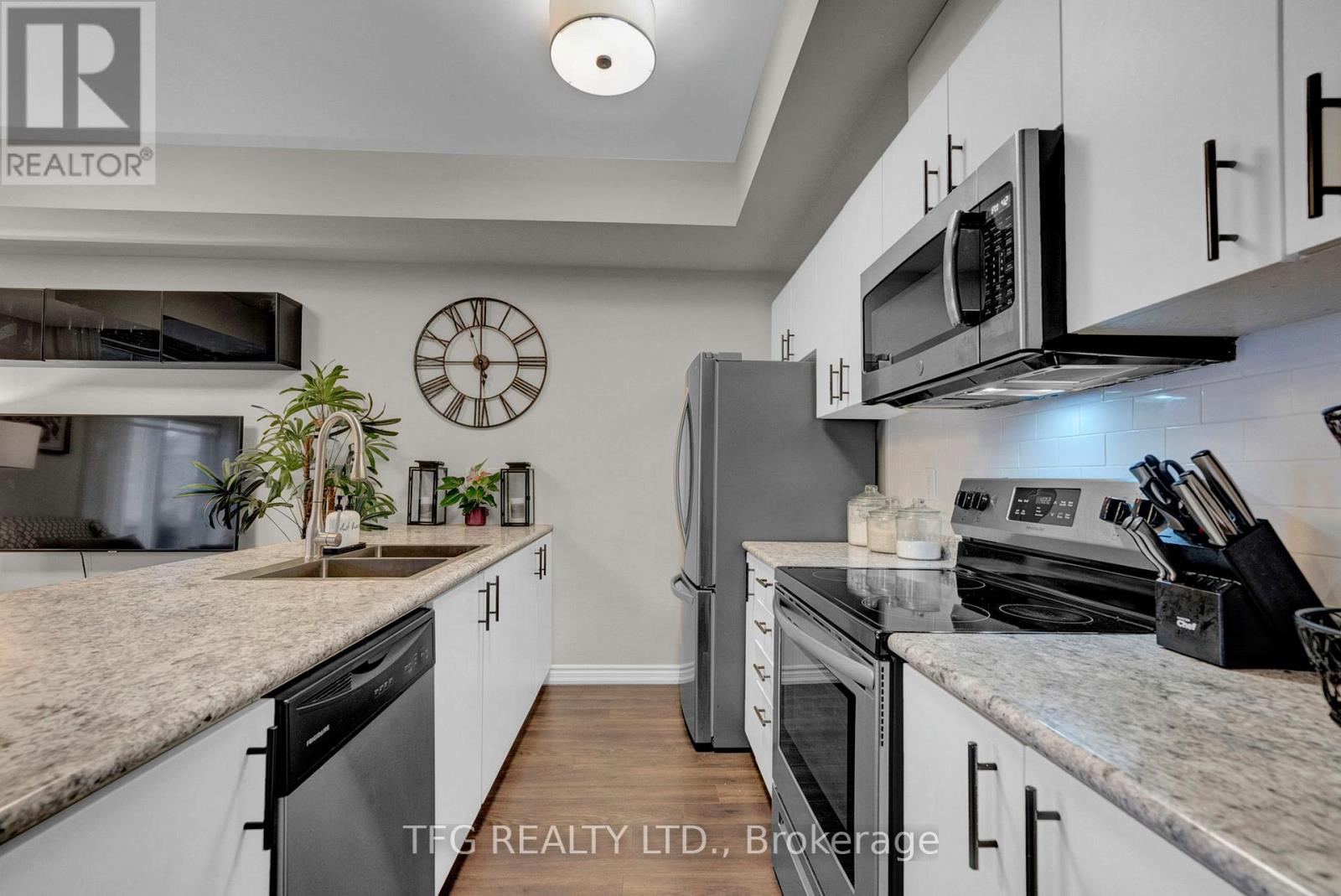 249 - 1730 Grenwich Glen, Pickering, Ontario  L1X 0E4 - Photo 4 - E12555068