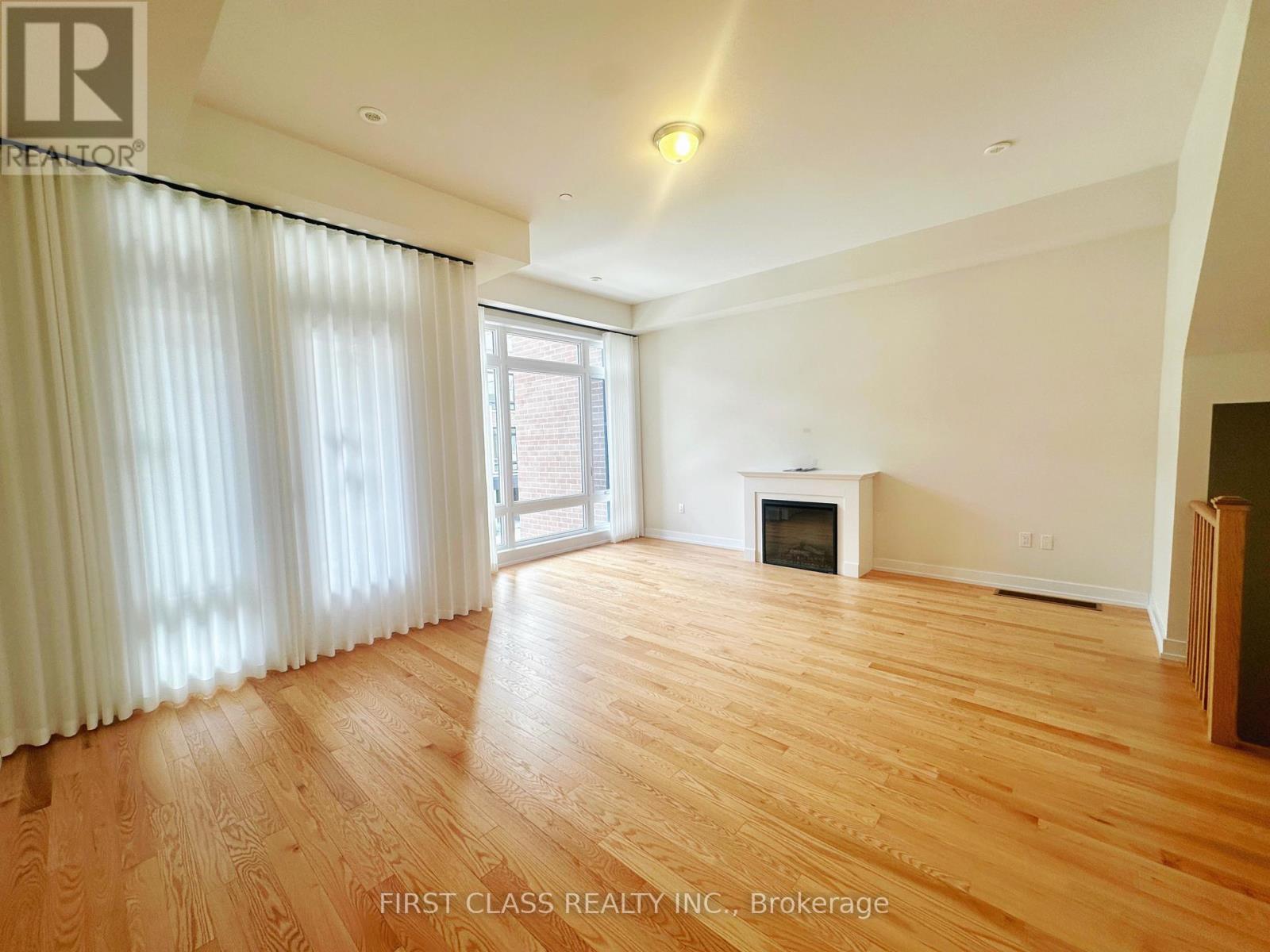 118 Credit Lane, Richmond Hill, Ontario  L4E 1G9 - Photo 8 - N12593914