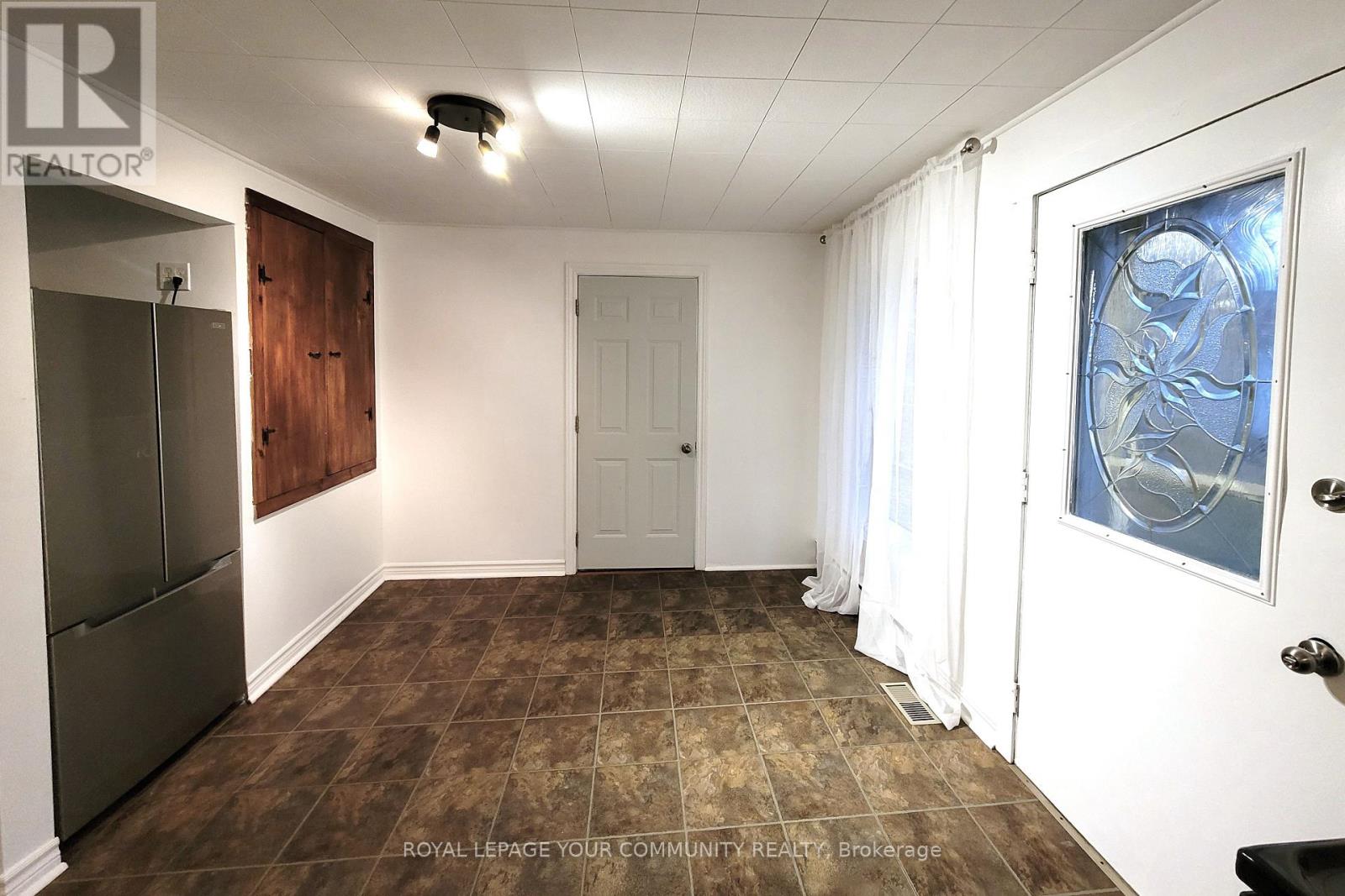 709 Roberts Road, Innisfil, Ontario L9S 2E4 - Photo 4 - N12580520