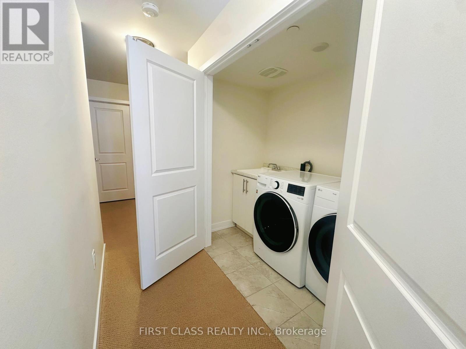 118 Credit Lane, Richmond Hill, Ontario  L4E 1G9 - Photo 3 - N12593914