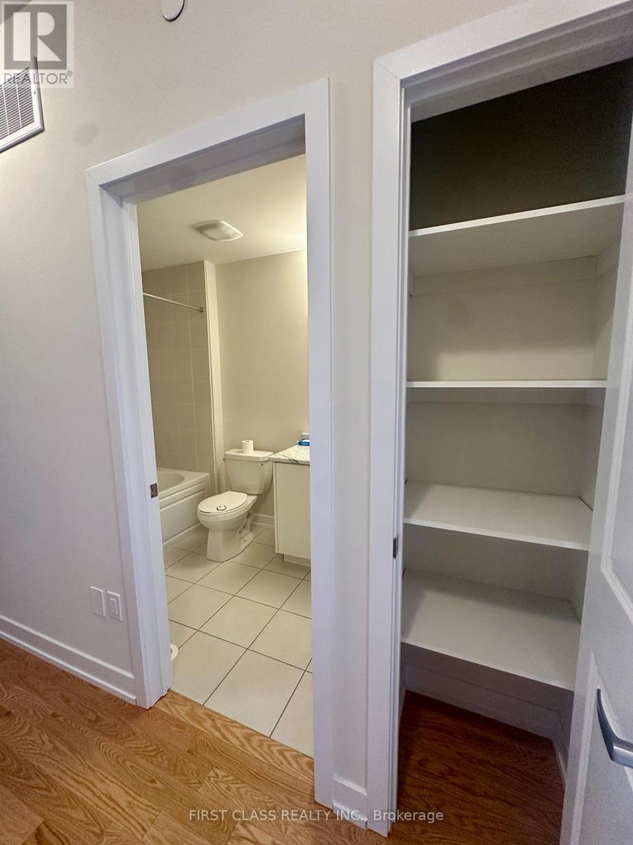 118 Credit Lane, Richmond Hill, Ontario  L4E 1G9 - Photo 11 - N12593914