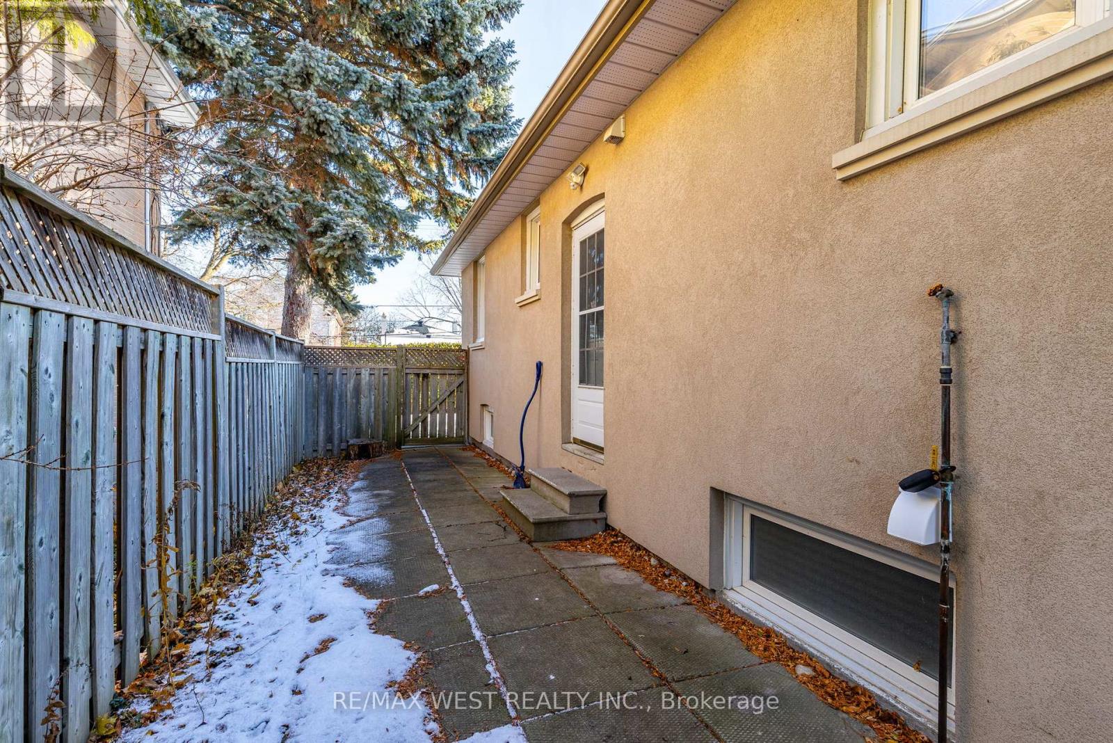 Lower - 606 Conacher Drive, Toronto, Ontario  M2M 3N1 - Photo 20 - C12594310