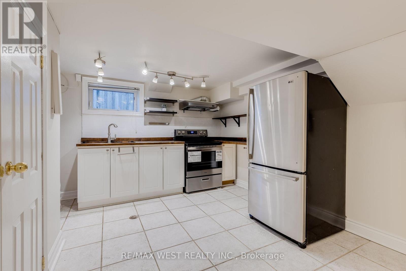 Lower - 606 Conacher Drive, Toronto, Ontario  M2M 3N1 - Photo 7 - C12594310