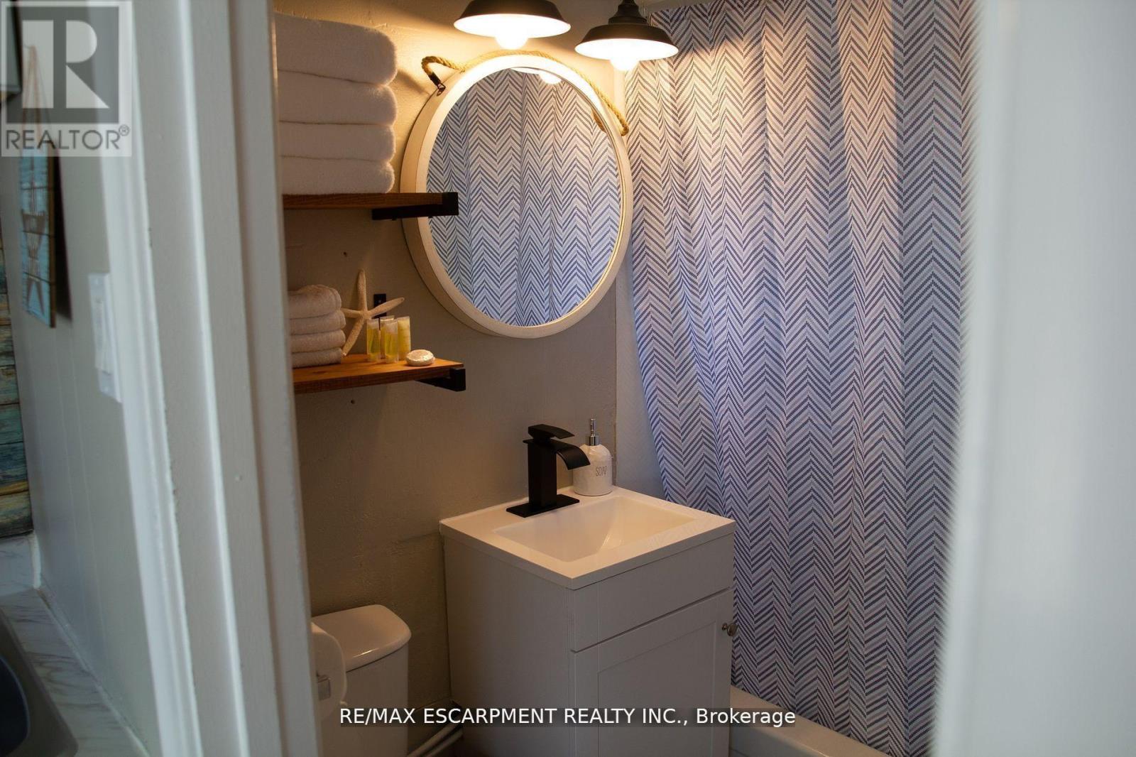 9717 Army Camp Road, Lambton Shores, Ontario  N0N 1J3 - Photo 19 - X12452659