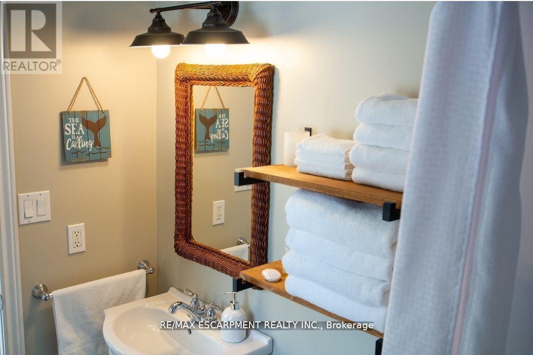 9717 Army Camp Road, Lambton Shores, Ontario  N0N 1J3 - Photo 29 - X12452659