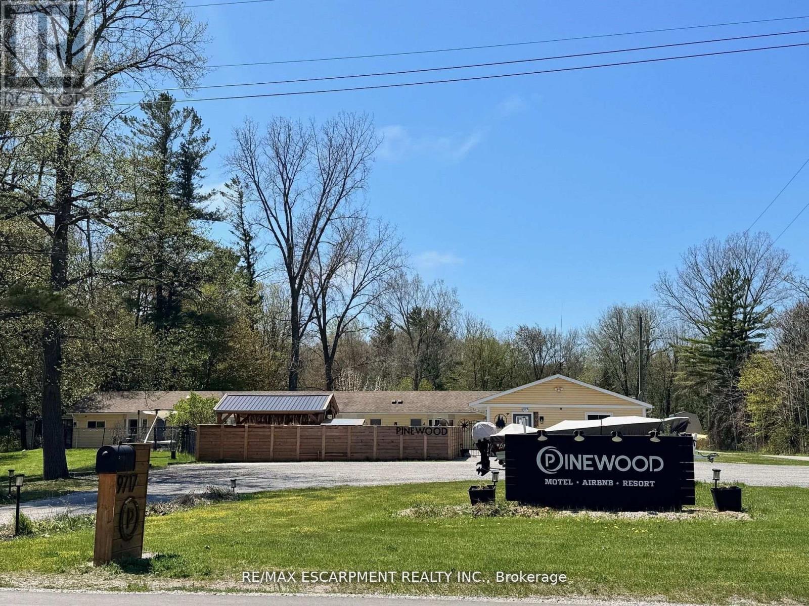 9717 Army Camp Road, Lambton Shores, Ontario  N0N 1J3 - Photo 4 - X12452659