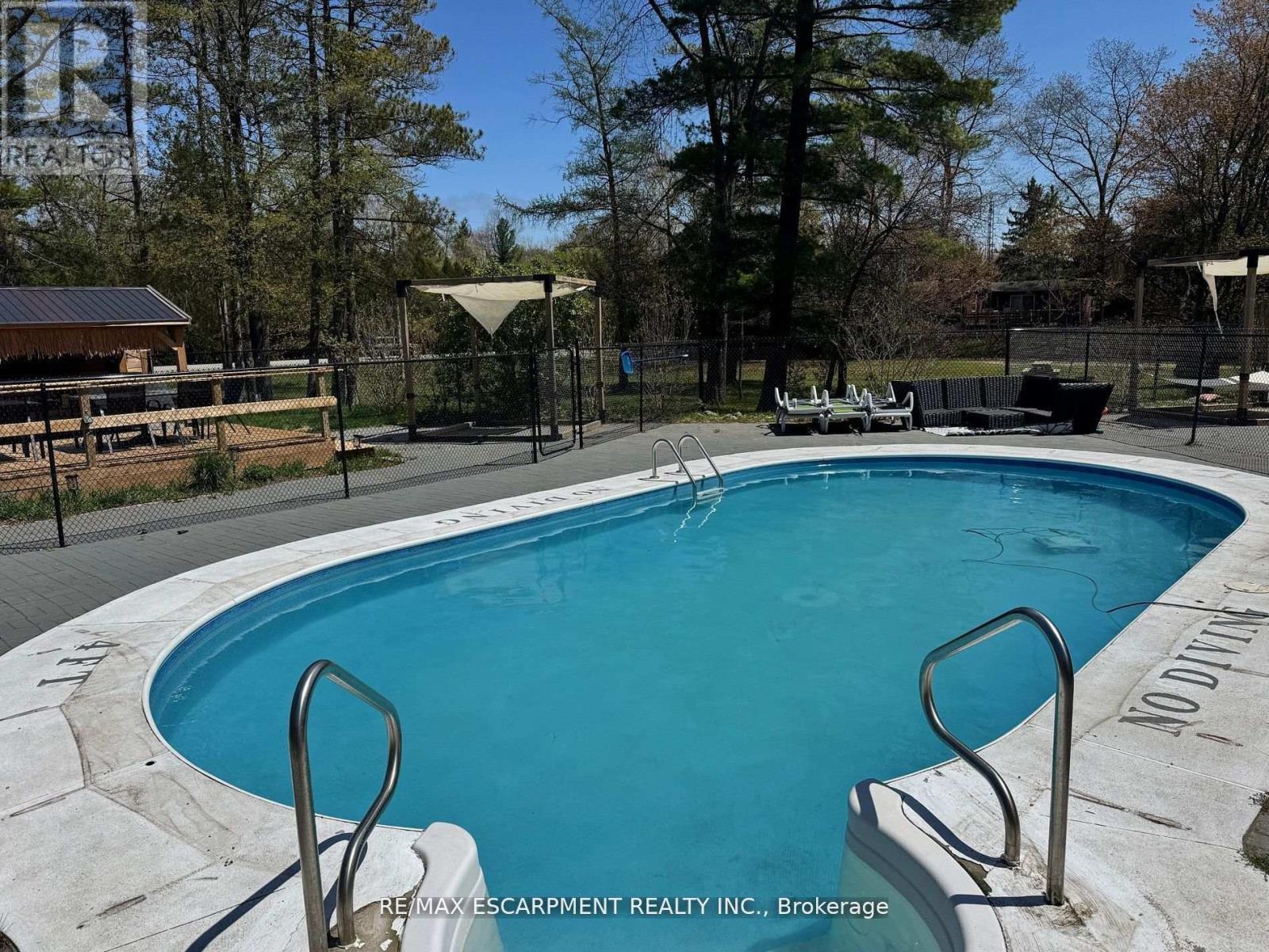 9717 Army Camp Road, Lambton Shores, Ontario  N0N 1J3 - Photo 7 - X12452659