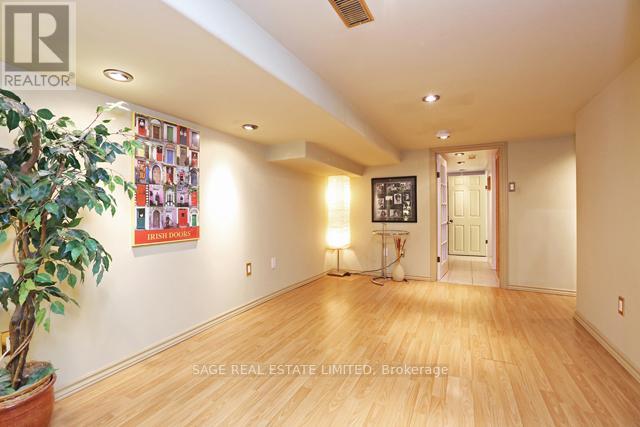 258 Silver Birch Avenue, Toronto, Ontario  M4E 3L5 - Photo 14 - E12594240