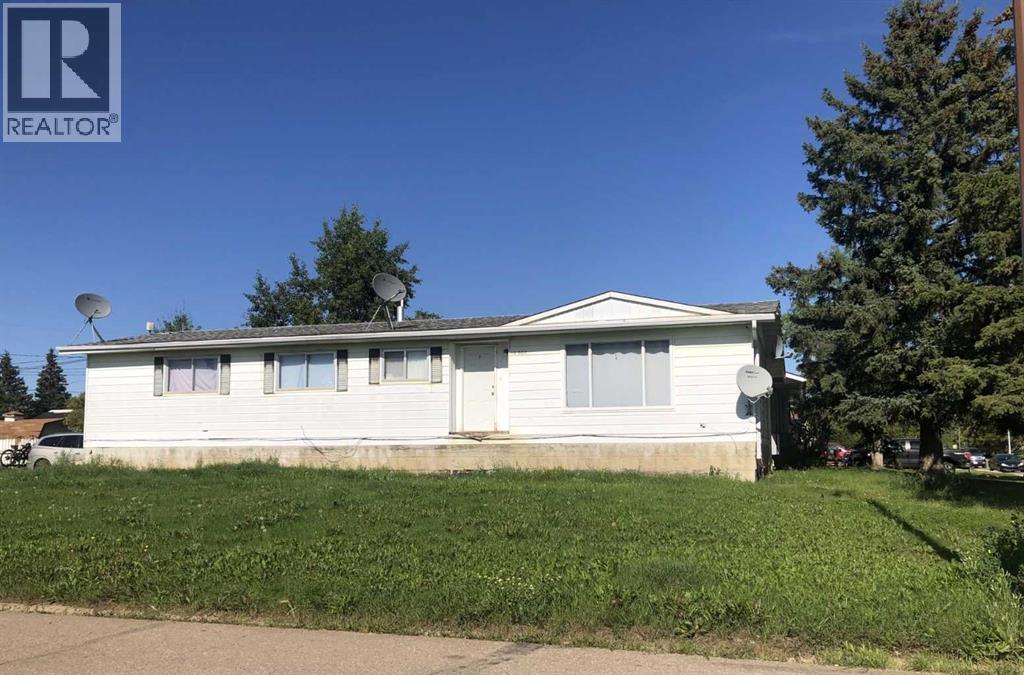 10302 104 Avenue, High Level, Alberta  T0H 1Z0 - Photo 2 - A2252401