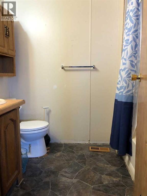 10302 104 Avenue, High Level, Alberta  T0H 1Z0 - Photo 14 - A2252401