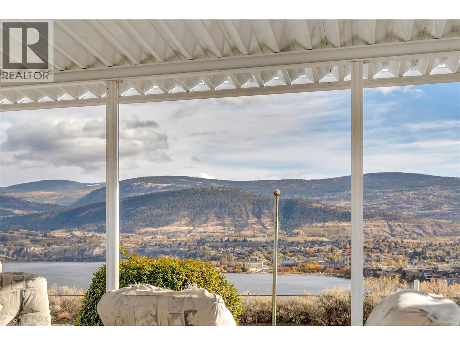 463 Ridge Road, Penticton, British Columbia  V2A 8N7 - Photo 5 - 10369037