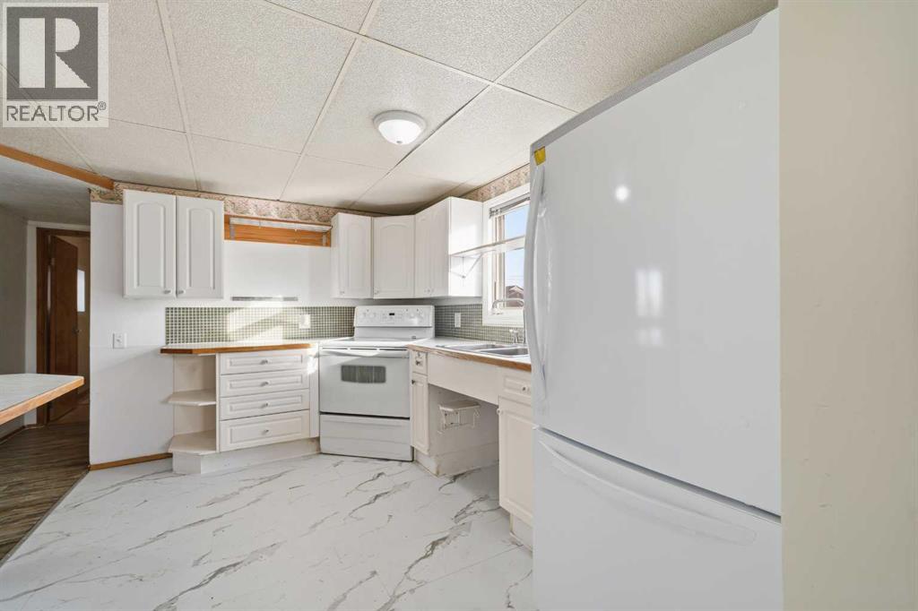 1221 Lucina Street, Penhold, Alberta  T0M 1R0 - Photo 4 - A2262948