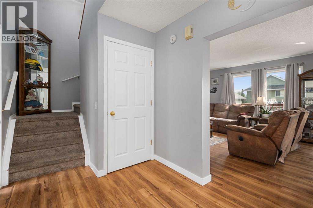 18 Big Springs Hill Se, Airdrie, Alberta  T4A 1M9 - Photo 3 - A2253592