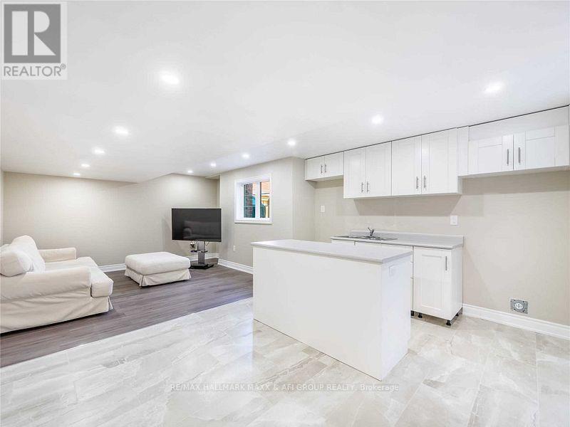 661 Mcgregor Farm Lower Trail, Newmarket, Ontario L3X 0H3 - Photo 2 - N12594168