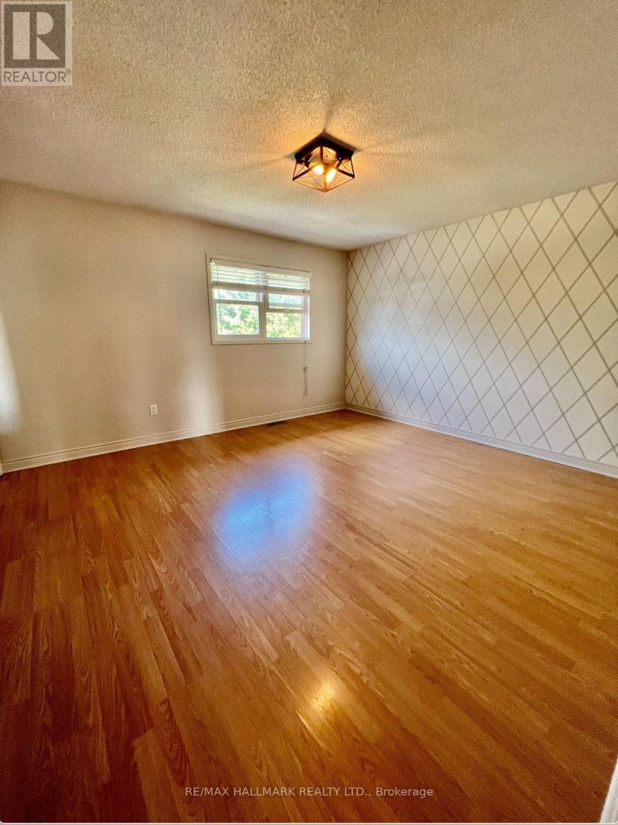 393 Pickering Crescent, Newmarket, Ontario L3Y 8G8 - Photo 5 - N12594290