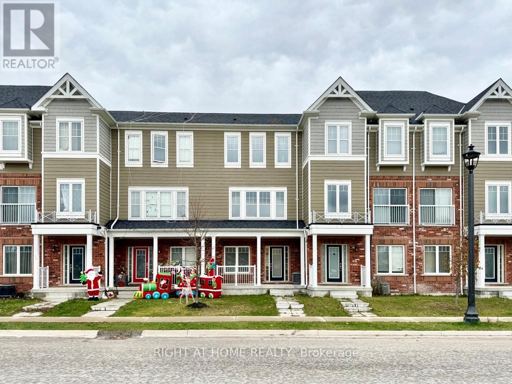 46 Village Gate Drive, Wasaga Beach, Ontario L9Z 0J7 - Photo 1 - S12594116