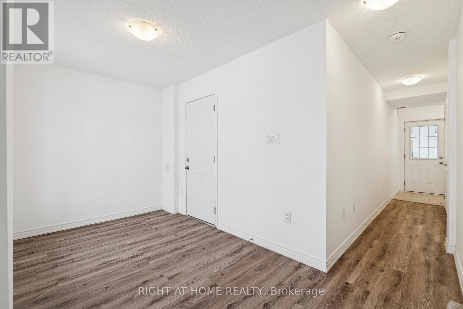 46 Village Gate Drive, Wasaga Beach, Ontario L9Z 0J7 - Photo 13 - S12594116