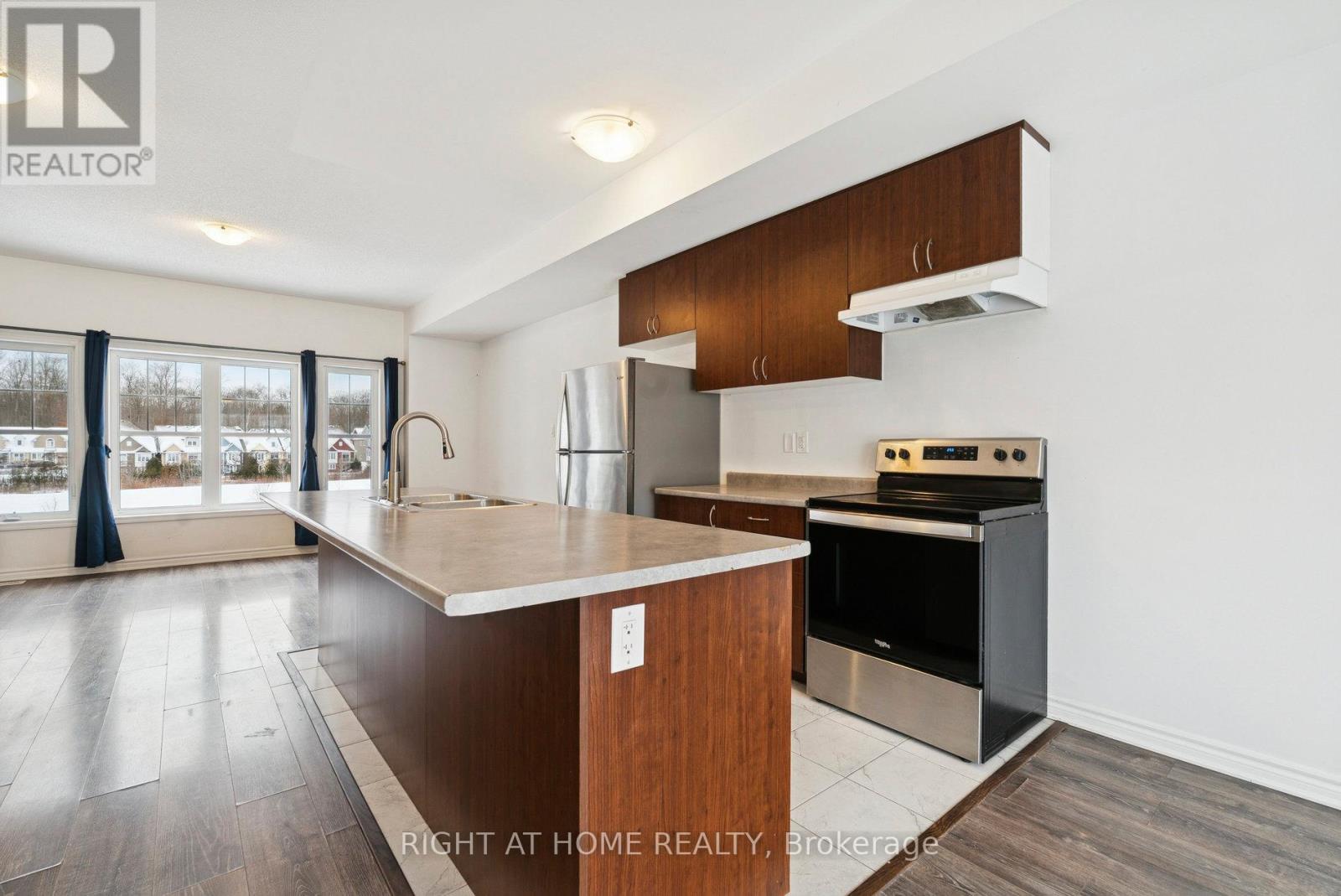 46 Village Gate Drive, Wasaga Beach, Ontario L9Z 0J7 - Photo 18 - S12594116