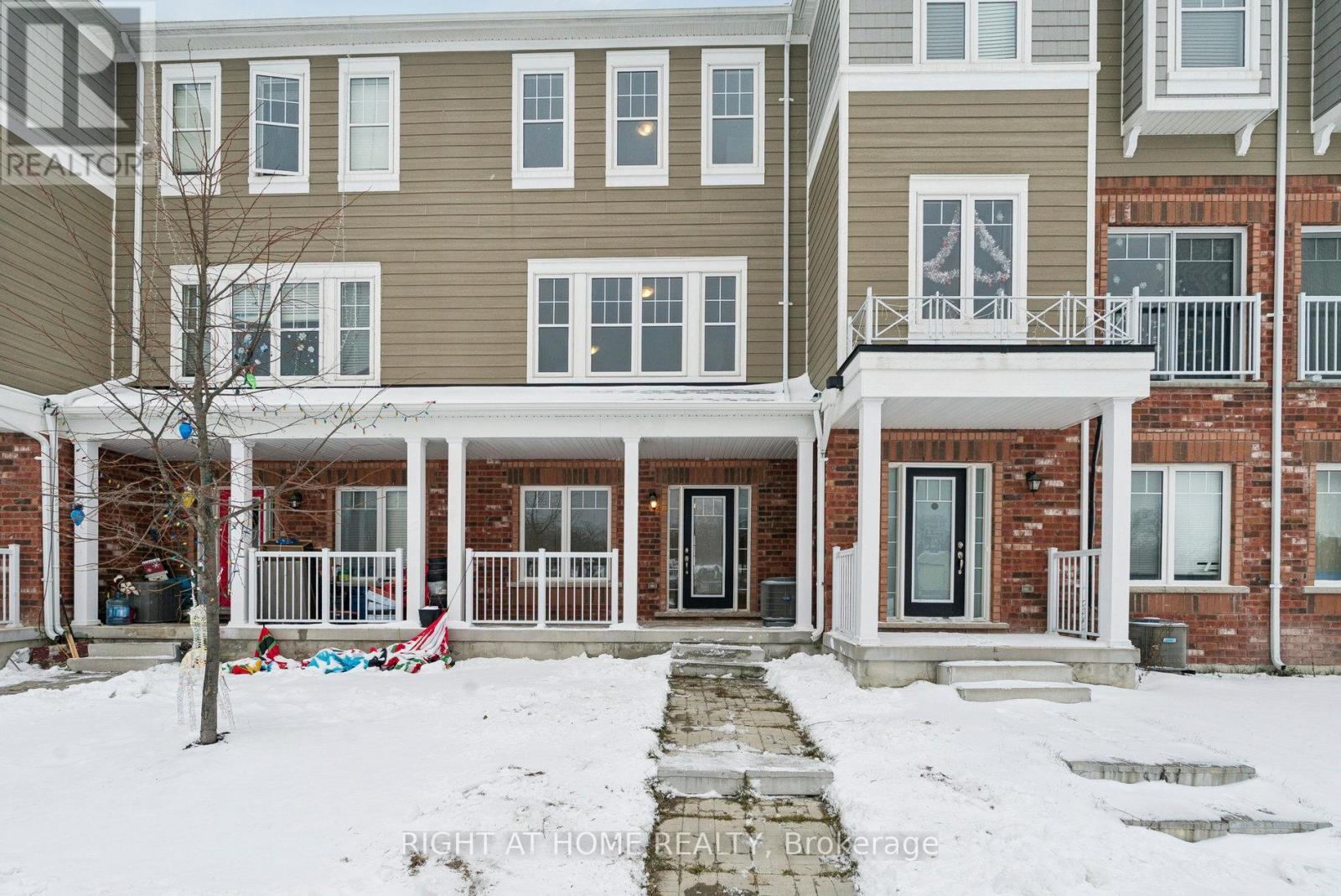 46 Village Gate Drive, Wasaga Beach, Ontario L9Z 0J7 - Photo 2 - S12594116