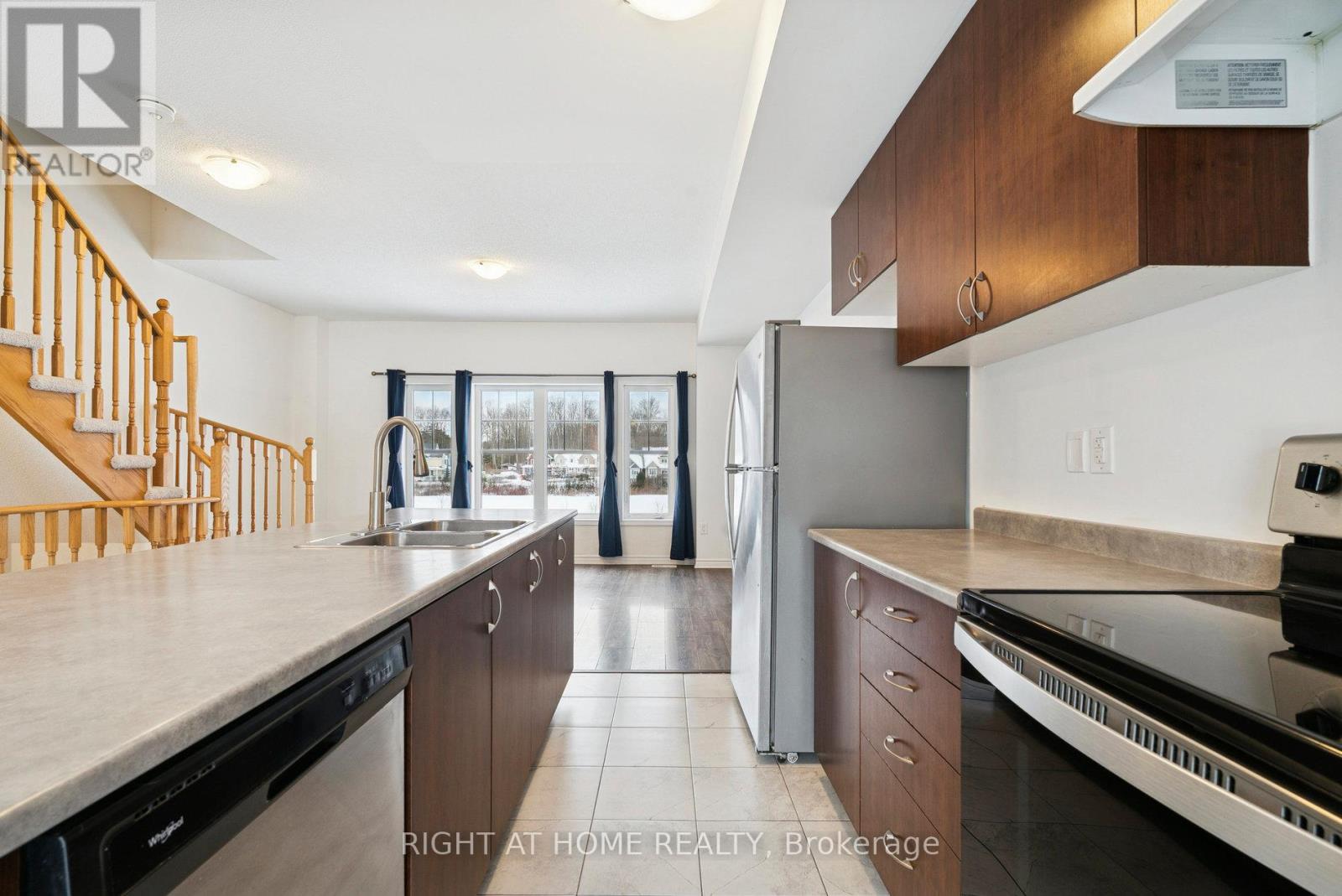 46 Village Gate Drive, Wasaga Beach, Ontario L9Z 0J7 - Photo 20 - S12594116