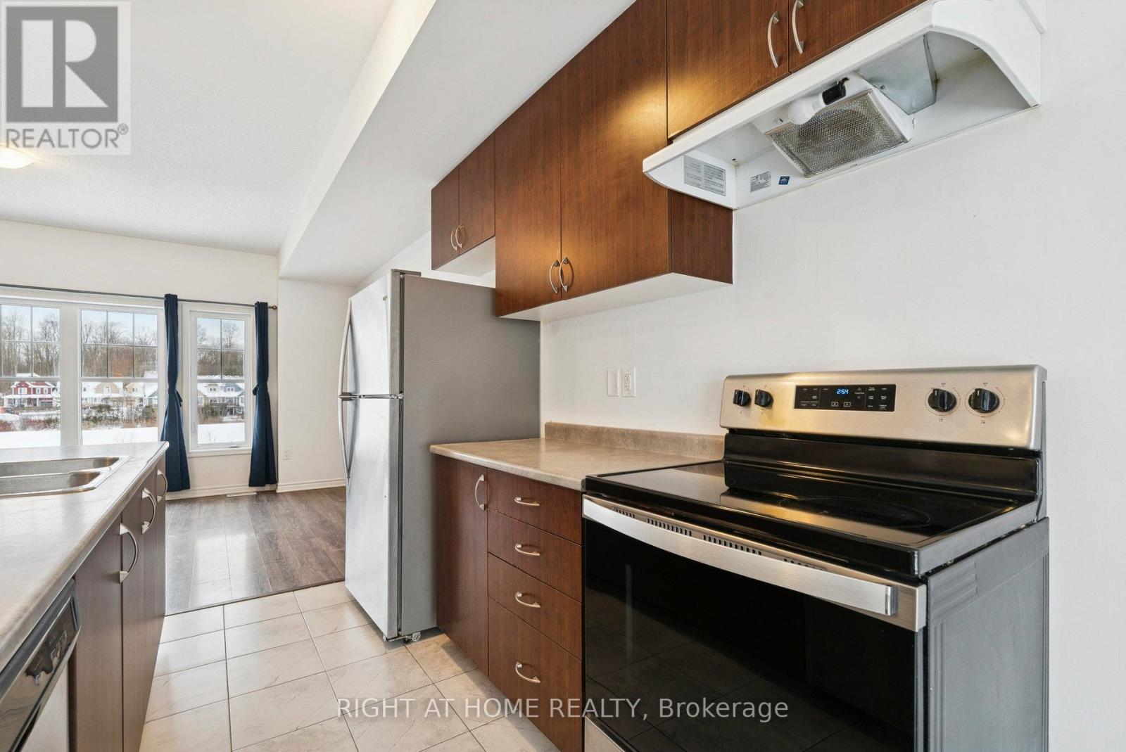 46 Village Gate Drive, Wasaga Beach, Ontario L9Z 0J7 - Photo 21 - S12594116