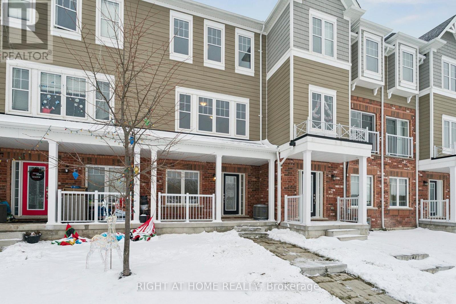 46 Village Gate Drive, Wasaga Beach, Ontario L9Z 0J7 - Photo 3 - S12594116