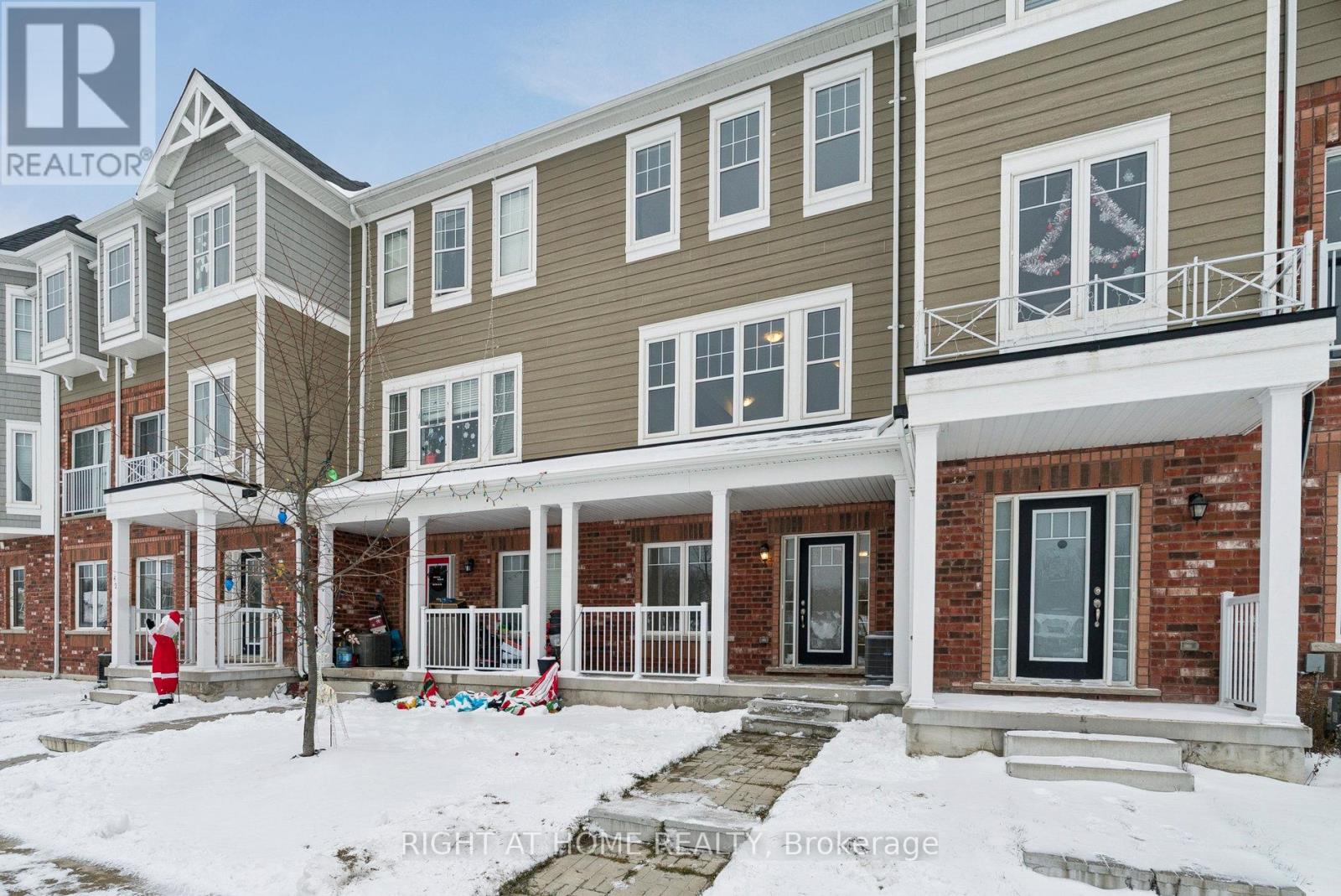 46 Village Gate Drive, Wasaga Beach, Ontario L9Z 0J7 - Photo 4 - S12594116