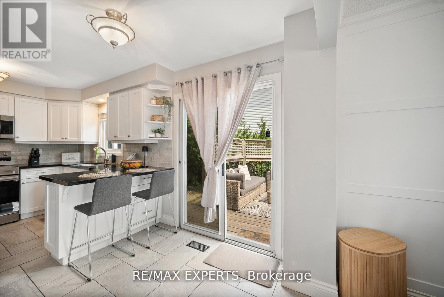 11 Penton Drive, Barrie, Ontario  L4N 7A3 - Photo 10 - S12594202