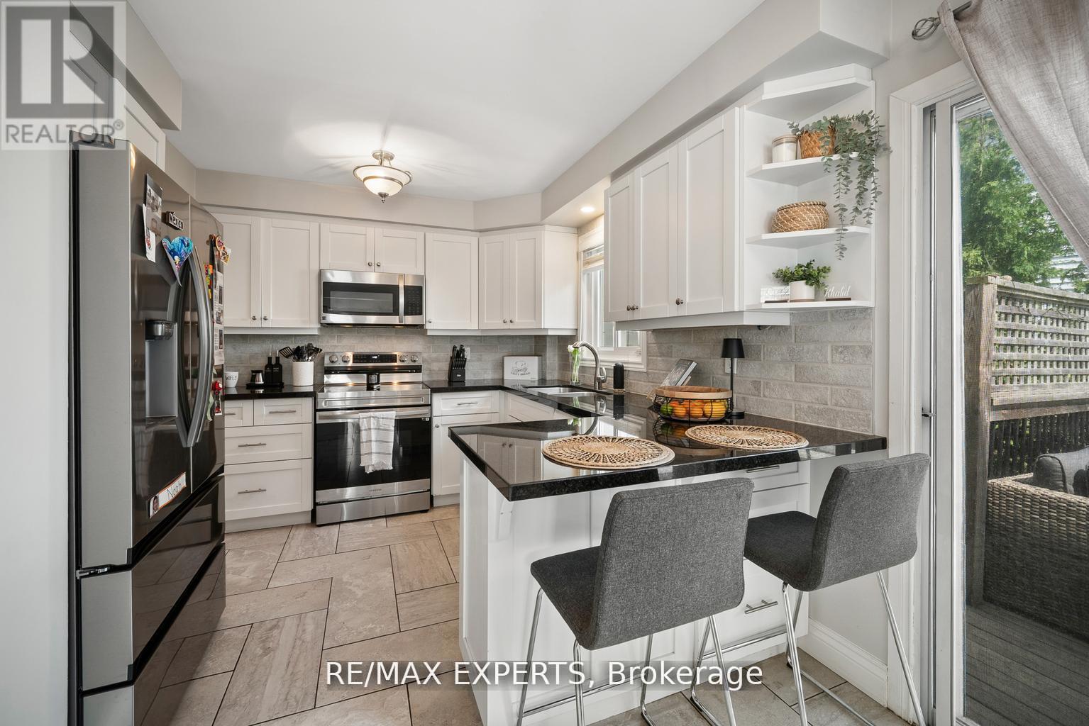 11 Penton Drive, Barrie, Ontario  L4N 7A3 - Photo 12 - S12594202