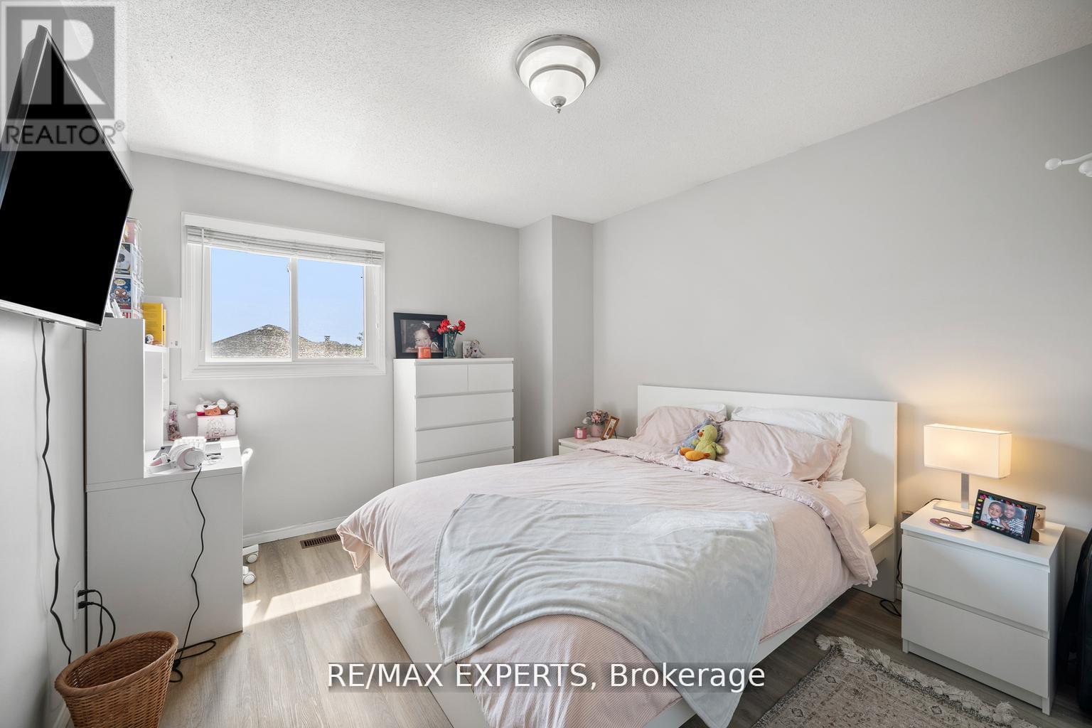 11 Penton Drive, Barrie, Ontario  L4N 7A3 - Photo 19 - S12594202