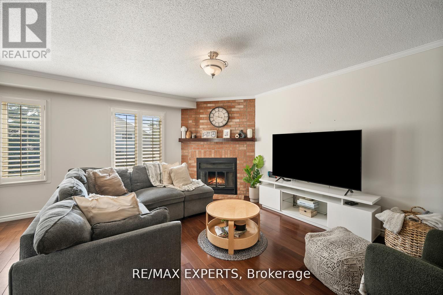 11 Penton Drive, Barrie, Ontario  L4N 7A3 - Photo 5 - S12594202